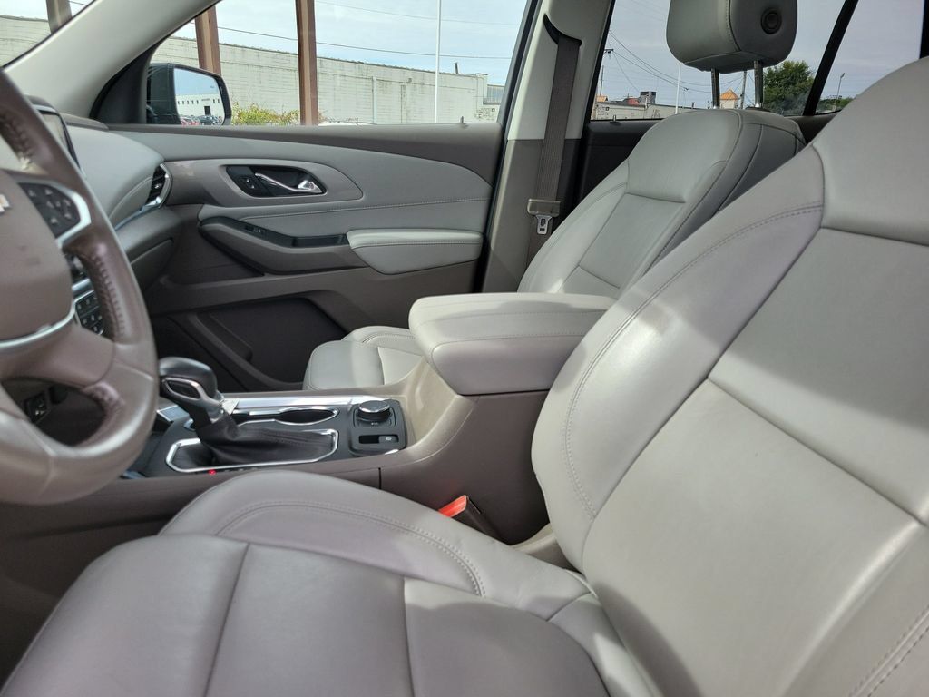 Used 2021 Chevrolet Traverse LT w/ LT Premium Package AWD/4WD image 24