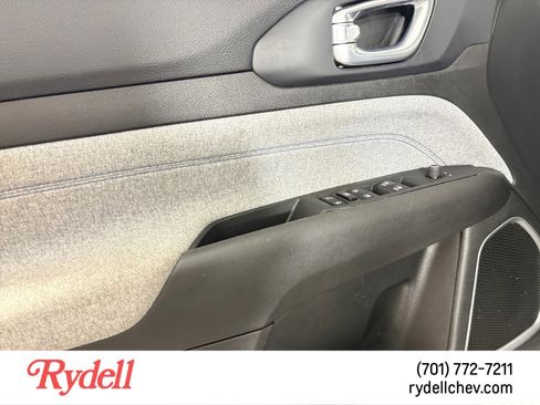 Used 2024 Jeep Compass Latitude image 11