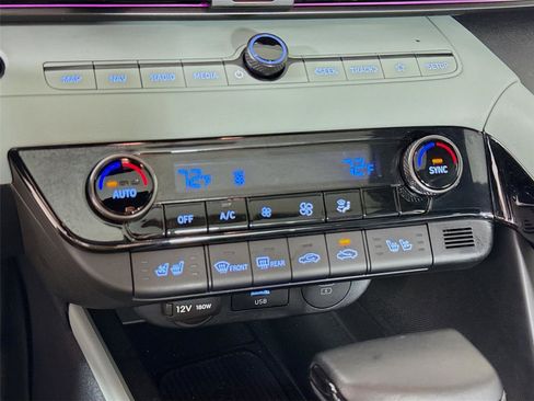 Used 2025 Hyundai Elantra Limited FWD image 9