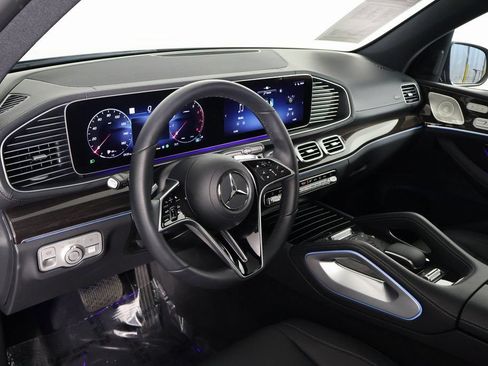 Used 2025 Mercedes-Benz GLS 450 4MATIC image 7
