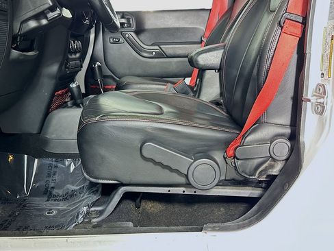 Used 2017 Jeep Wrangler Unlimited Rubicon AWD/4WD image 20