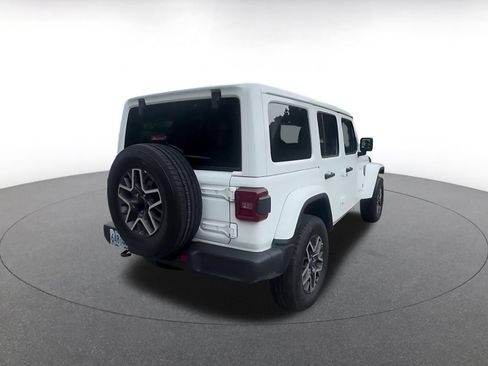 Used 2025 Jeep Wrangler Unlimited Sahara AWD/4WD image 13