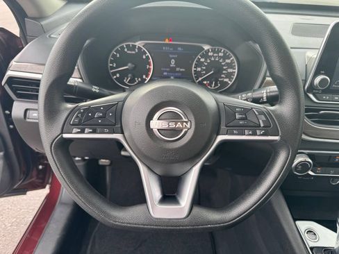 Used 2024 Nissan Altima 2.5 SV FWD image 17