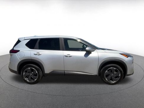 Used 2025 Nissan Rogue SV FWD image 16