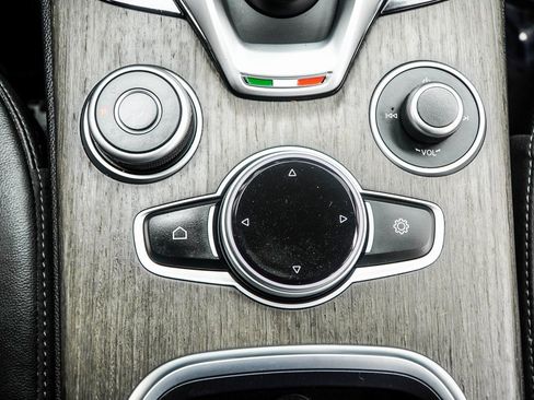 Used 2023 Alfa Romeo Stelvio Ti image 21