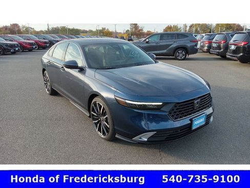 Used 2025 Honda Accord Touring image 2