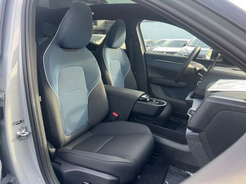Used 2025 Volvo EX30 Ultra image 32