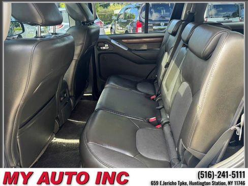 Used 2011 Nissan Pathfinder LE w/ Navigation Pkg AWD/4WD image 36
