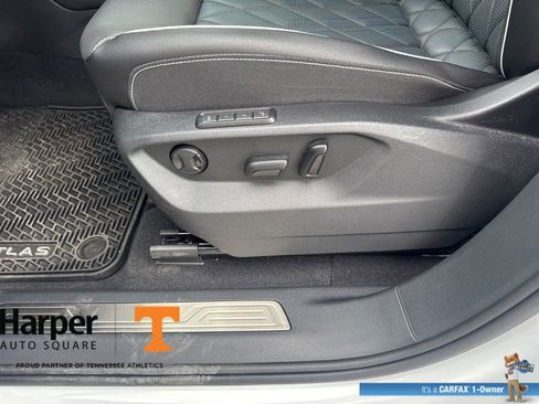 Used 2025 Volkswagen Atlas Cross Sport SEL Premium R-Line image 17