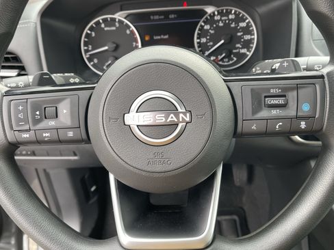 Used 2022 Nissan Rogue SV AWD/4WD image 19