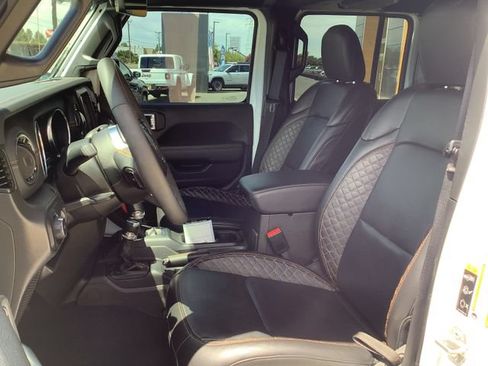 Used 2023 Jeep Wrangler Unlimited Sahara AWD/4WD image 8