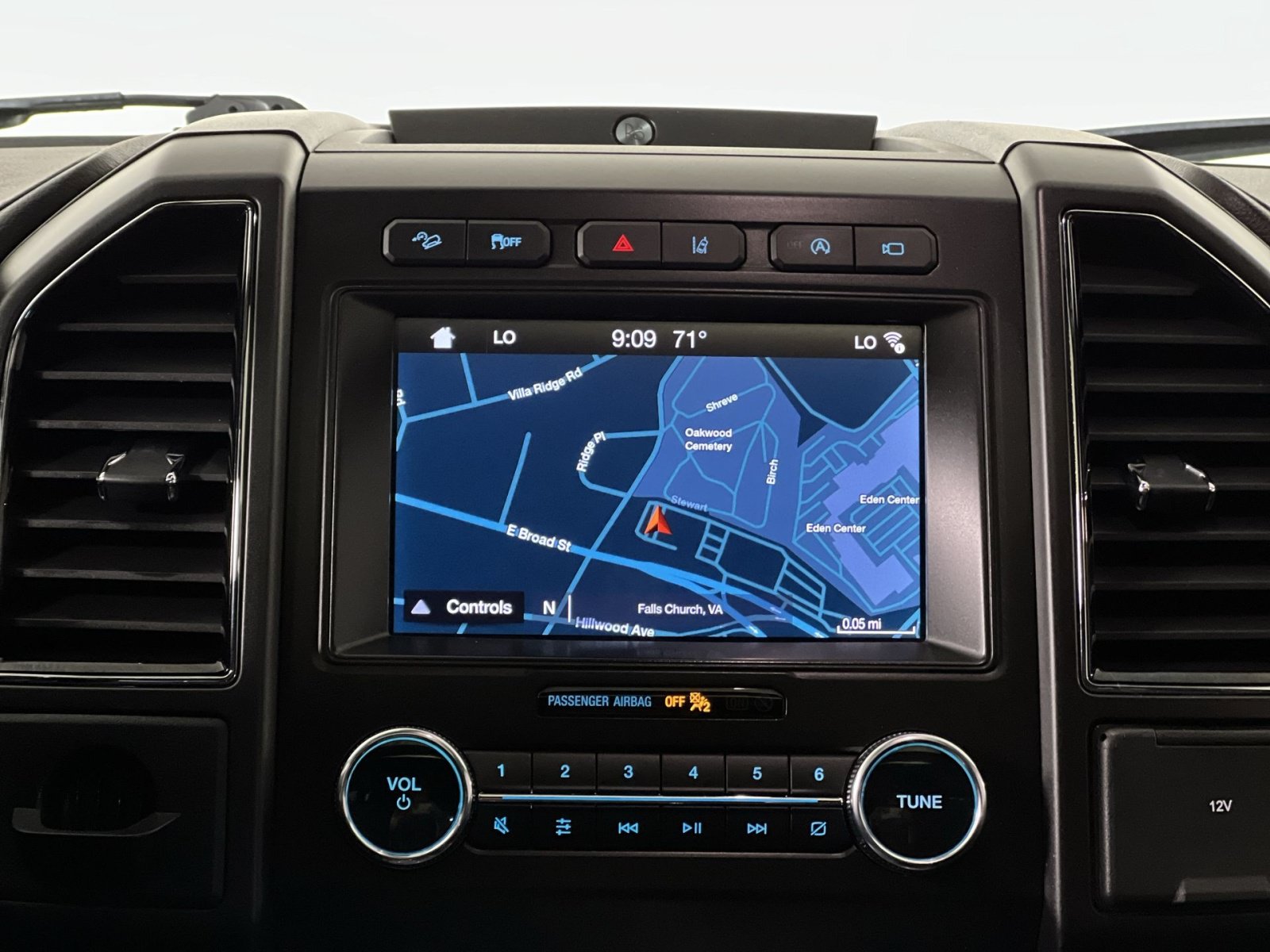 Used 2019 Ford Expedition Limited w/ Equipment Group 303A AWD/4WD image 17