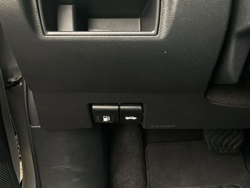 Used 2025 Nissan Versa SV FWD image 21