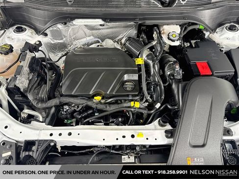Used 2025 Chevrolet Trax RS w/ Sunroof Package FWD image 29