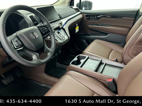 New 2026 Honda Odyssey Touring image 15