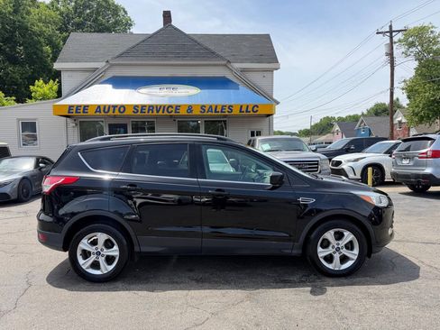 Used 2016 Ford Escape SE w/ Equipment Group 201A FWD image 1