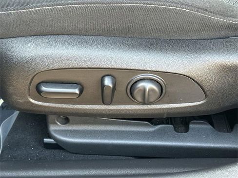 Used 2018 Buick Regal Preferred image 32