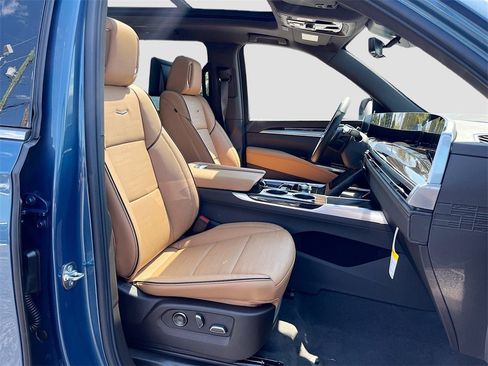 New 2025 Cadillac Escalade ESV Premium Luxury w/ Touring Package image 32