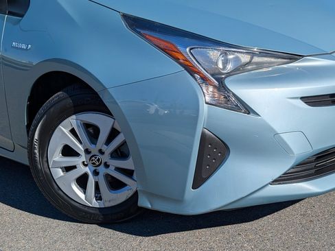 Used 2017 Toyota Prius Two image 10