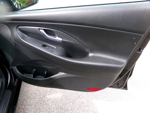 Used 2018 Hyundai Elantra GT image 22