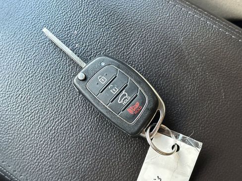 Used 2014 Hyundai Santa Fe GLS FWD image 26