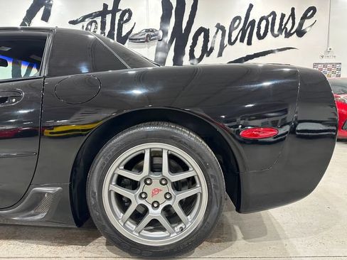 Used 2004 Chevrolet Corvette Z06 w/ Memory Package RWD image 20
