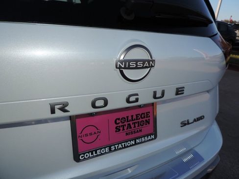Used 2025 Nissan Rogue SL image 19