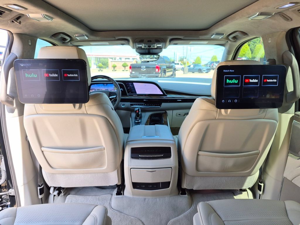 Used 2024 Cadillac Escalade Premium Luxury Platinum w/ Heavy-Duty Trailer Package AWD/4WD image 17