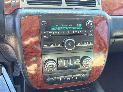 Used 2013 Chevrolet Avalanche LS image 19