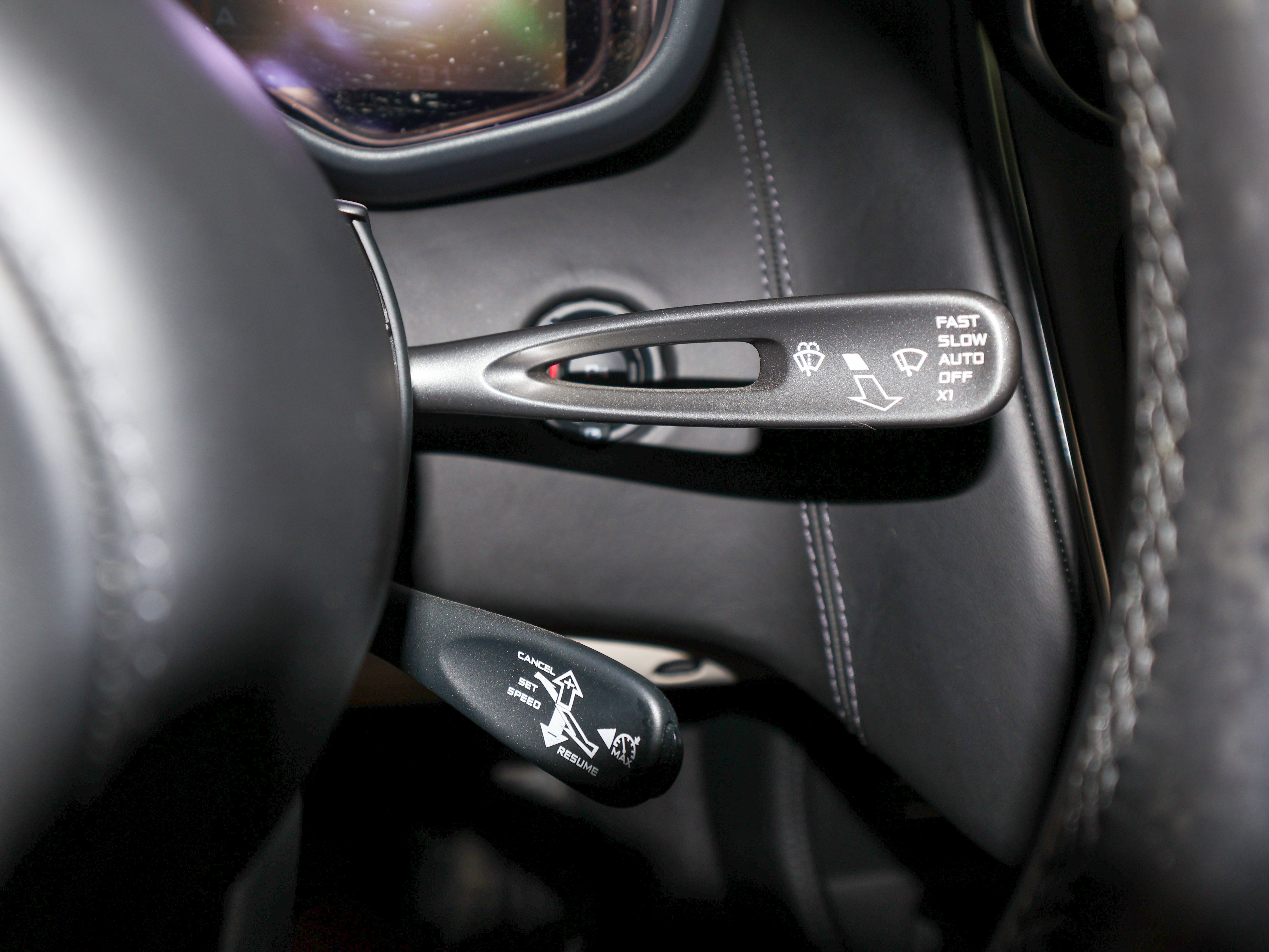 Used 2018 McLaren 570S RWD image 27