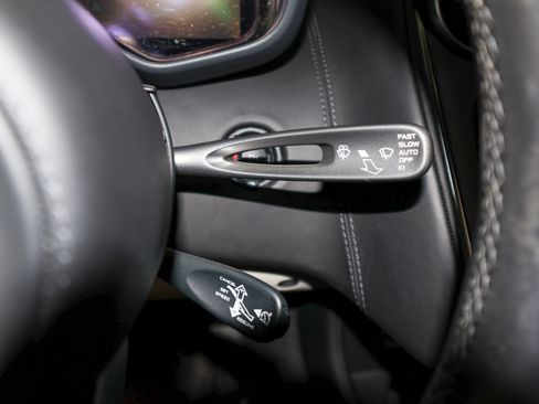 Used 2018 McLaren 570S RWD image 27