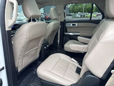 Used 2022 Ford Explorer Limited w/ Equipment Group 301A AWD/4WD image 41