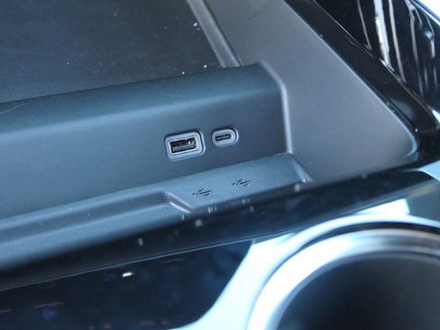 Used 2025 Chevrolet Suburban RST image 21