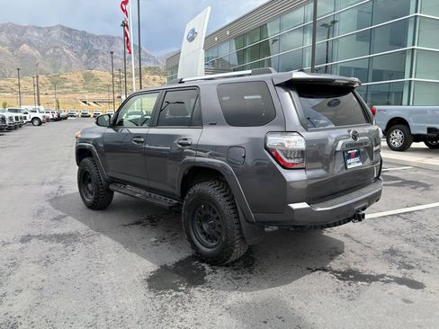 Used 2021 Toyota 4Runner SR5 Premium w/ Moonroof Package AWD/4WD image 11