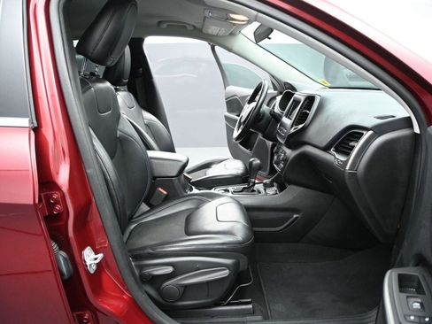 Used 2019 Jeep Cherokee Latitude Plus w/ Cold Weather Group image 13