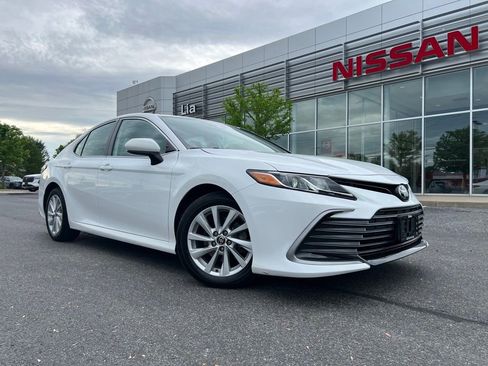 Used 2022 Toyota Camry LE w/ Carpet Mat Package (TMS) FWD image 15