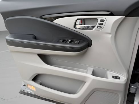 Used 2019 Honda Pilot Elite image 22