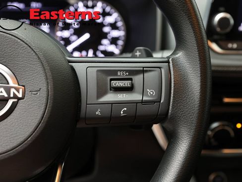 Used 2023 Nissan Rogue S AWD/4WD image 16