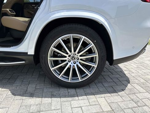 New 2026 Mercedes-Benz GLS 580 4MATIC image 11