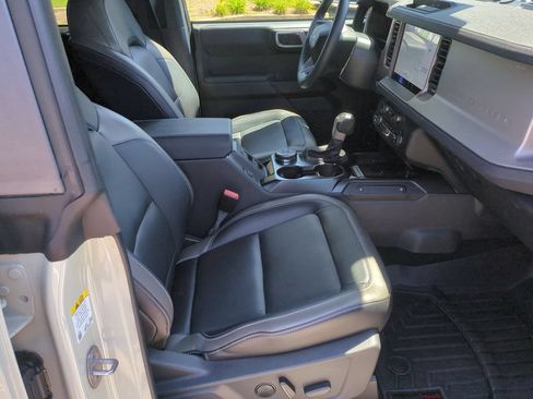 Used 2025 Ford Bronco Outer Banks AWD/4WD image 27