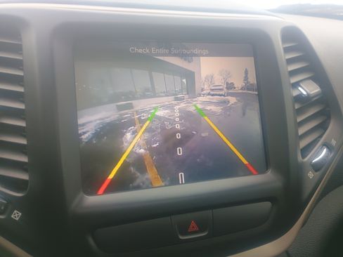 Used 2016 Jeep Cherokee Limited image 34