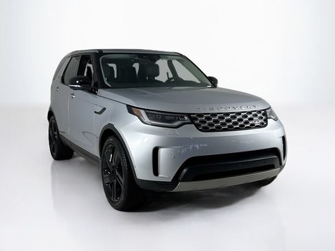 Used 2024 Land Rover Discovery S AWD/4WD image 7