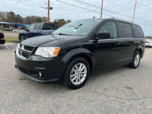 Used 2020 Dodge Grand Caravan SXT image 12