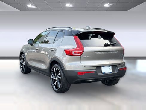 Used 2022 Volvo XC40 T5 R-Design w/ Advanced Package AWD/4WD image 3