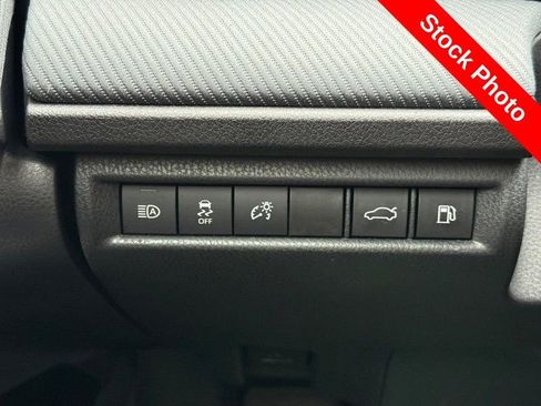 Used 2025 Toyota Camry SE AWD/4WD image 29
