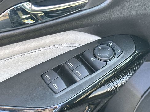 Certified 2025 Chevrolet Trax LT w/ LT Convenience Package image 15