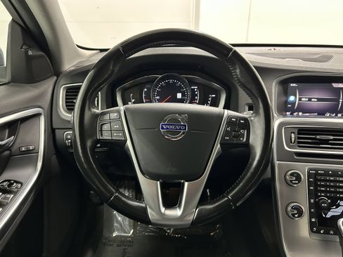 Used 2018 Volvo S60 T5 Inscription Platinum w/ Climate Package AWD/4WD image 12