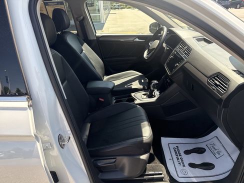 Used 2023 Volkswagen Tiguan SE image 30