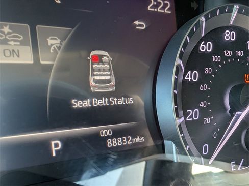 Used 2022 Toyota Highlander XLE image 19