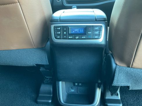 Used 2019 Toyota Highlander Limited Platinum image 32